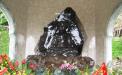 Tượng Phật làm từ đá Việt