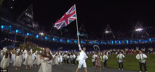 VQ1 Hình ảnh lễ khai mạc Olympic 2012 hoành tráng