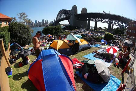 Rất nhiều người dân Sydney cắm trại từ sớm chờ đón năm mới