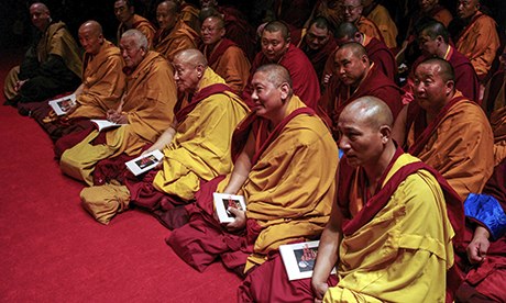 Buddhist-monks-liste.jpeg
