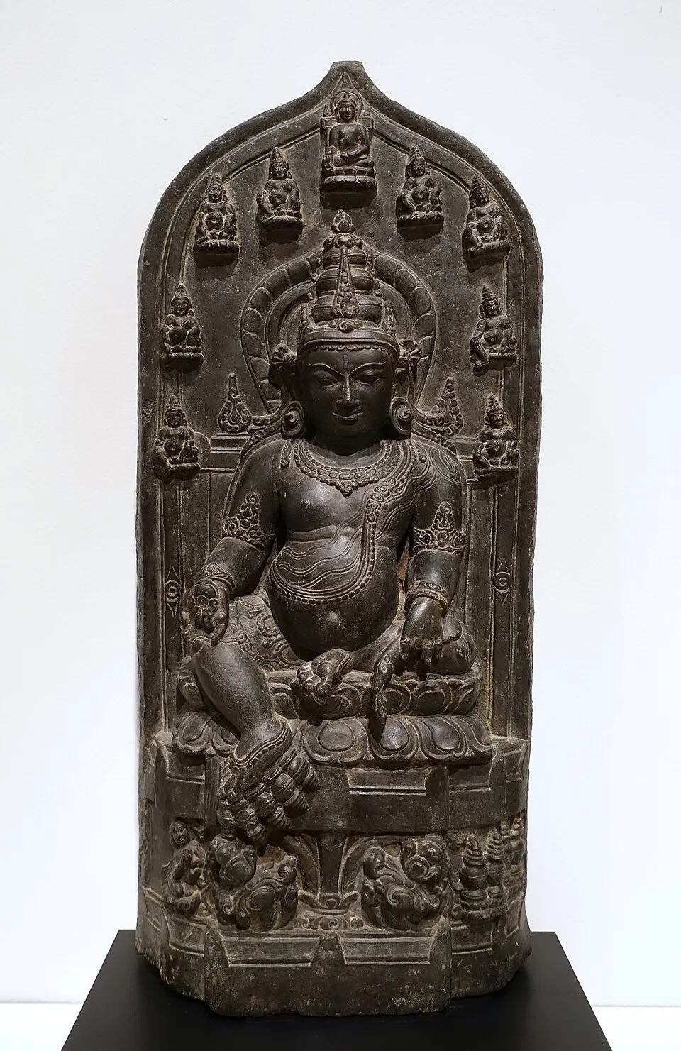 Hình minh họa: Hoàng Thần Tài Dzambhala: Vị Bồ Tát Hóa Thân Từ Phật Hoa Sen và Ý Nghĩa Thịnh Vượng