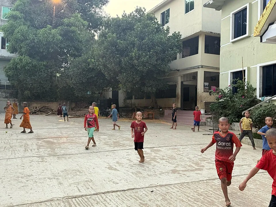 Hình minh họa: Phương pháp dạy con theo Phật giáo qua trò chơi, câu chuyện và hoạt động thực tế